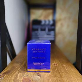✨🌸 تألقي بروعة الأنوثة والفخامة مع عطر "Versace pour Femme" من Versace 🌸✨