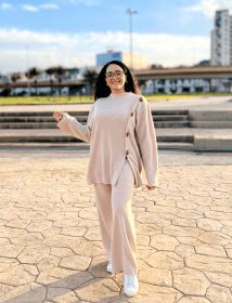 ✨ طقم بلوفر وبنطلون أنيق - رفيقك المثالي لفصل الشتاء! ✨